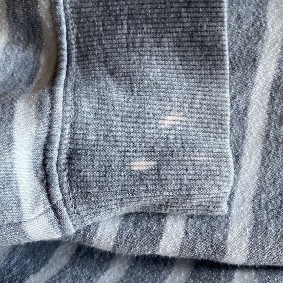 Old navy sweatshirt - Picture 3 of 3